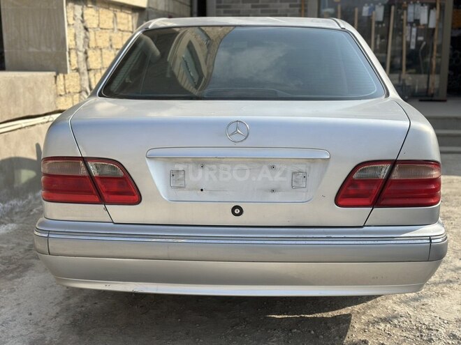 Mercedes E 240 2000, 296,000 km - 2.4 l - Bakı