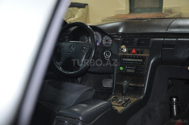 Mercedes E 200 2000, 390,000 km - 2.0 l - Gəncə