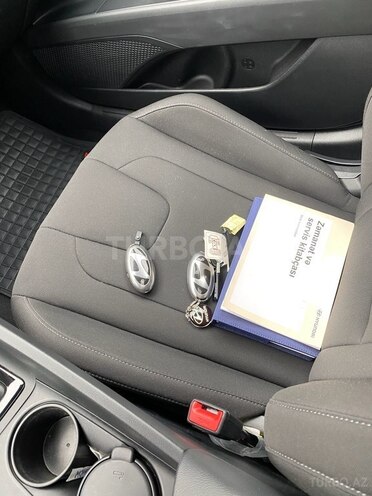 Hyundai Elantra-13