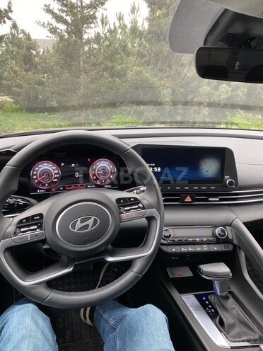 Hyundai Elantra-11