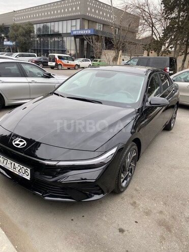 Hyundai Elantra-1