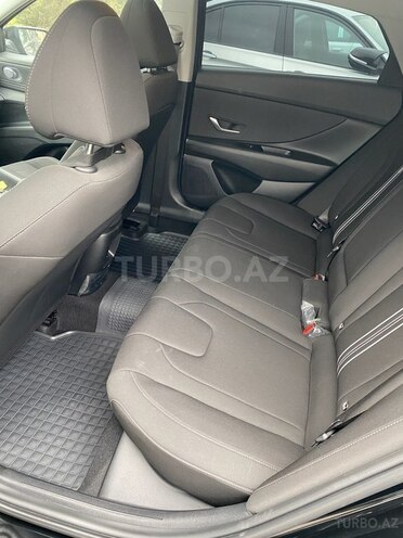 Hyundai Elantra-8