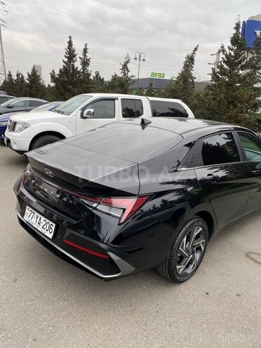 Hyundai Elantra-4