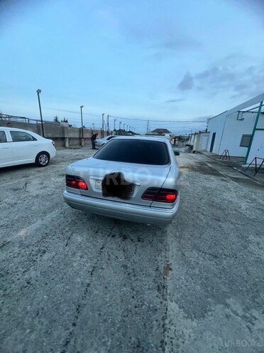 Mercedes E 220 d 1999, 283,000 km - 2.2 л - Bakı