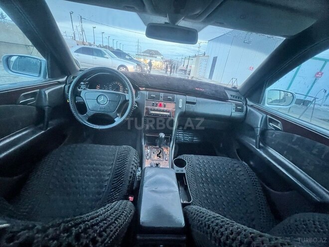 Mercedes E 220 d 1999, 283,000 km - 2.2 л - Bakı