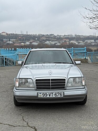 Mercedes E 200 1993, 122,000 km - 2.0 l - Quba