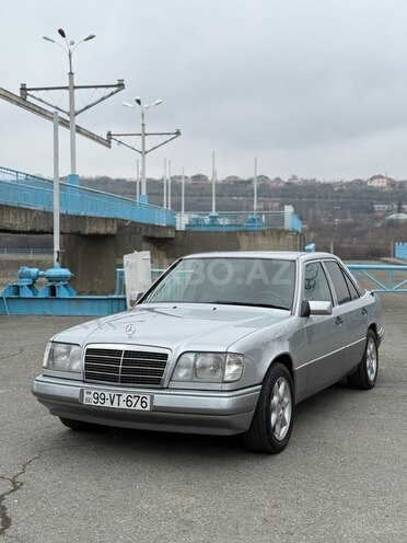 Mercedes E 200 1993, 122,000 km - 2.0 l - Quba