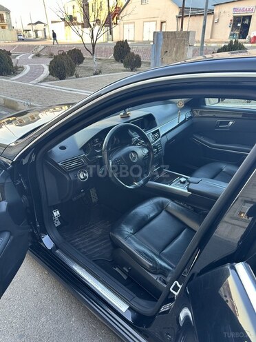 Mercedes E 220 d-6