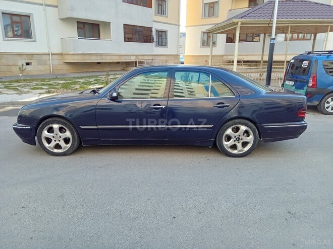 Mercedes E 220 d-4