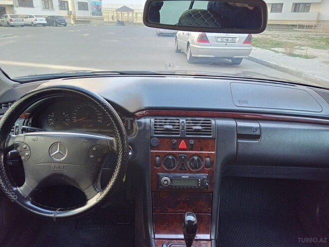 Mercedes E 220 d-5