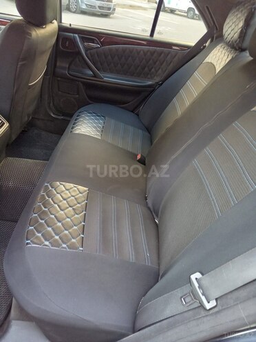 Mercedes E 220 d-9