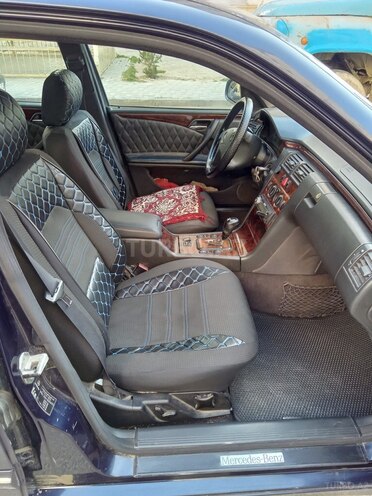 Mercedes E 220 d-8