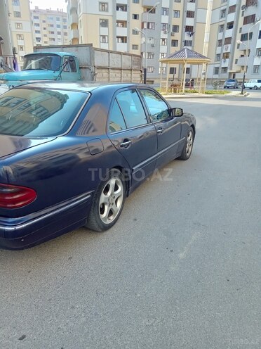 Mercedes E 220 d-6