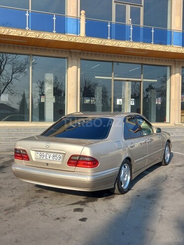 Mercedes E 220 d-5