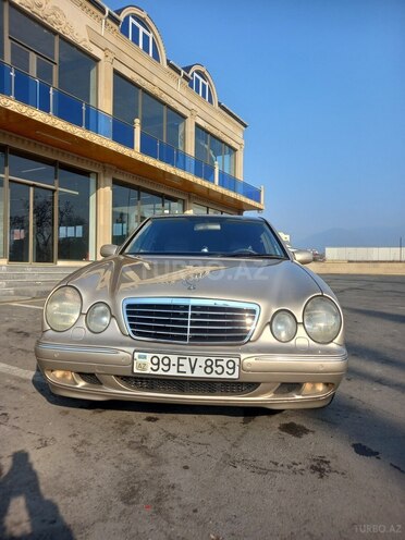 Mercedes E 220 d-3