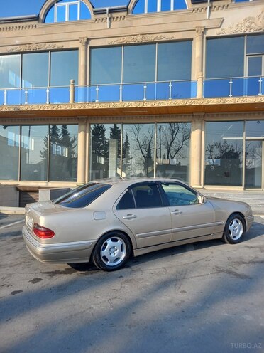 Mercedes E 220 d-11