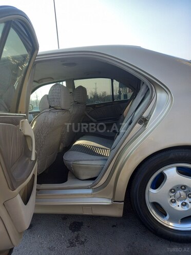 Mercedes E 220 d-17