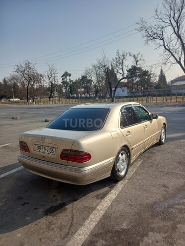 Mercedes E 220 d-7