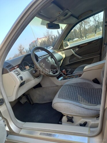 Mercedes E 220 d-10