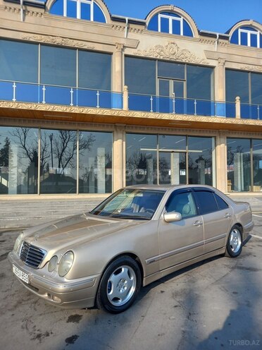Mercedes E 220 d-12