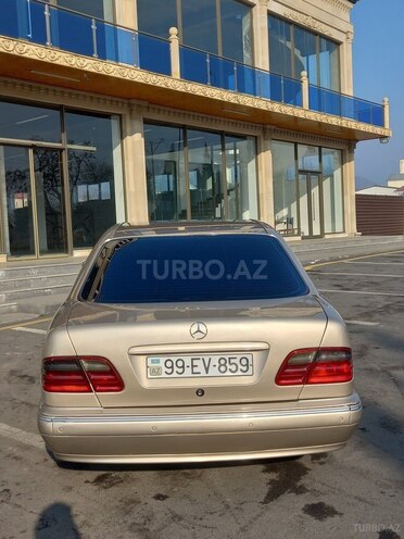 Mercedes E 220 d-6