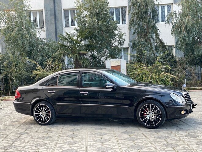 Mercedes E 220 d-3