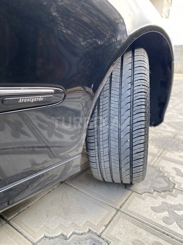 Mercedes E 220 d-11