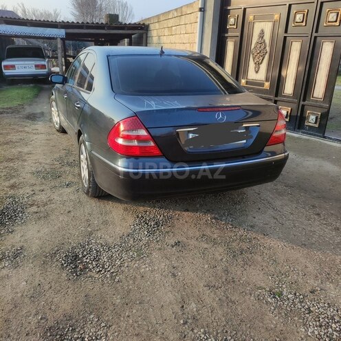 Mercedes E 220 d-7