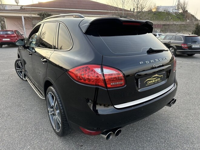 Porsche Cayenne-8