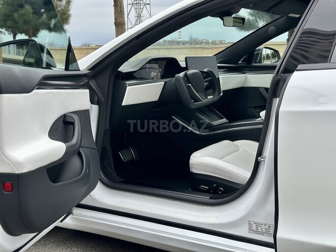 Tesla Model S-13