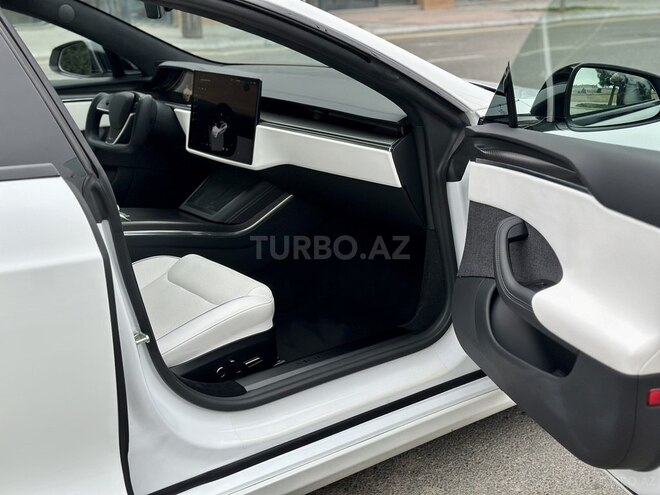 Tesla Model S-15