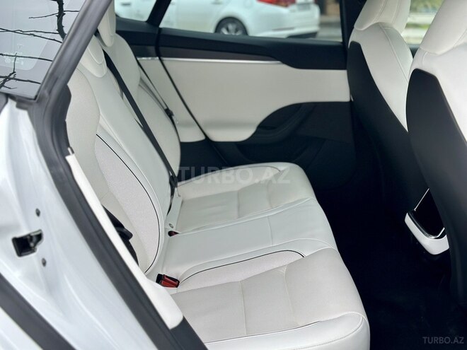 Tesla Model S-18