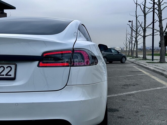Tesla Model S-10