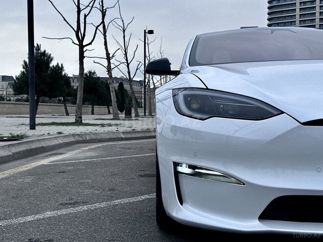 Tesla Model S-5