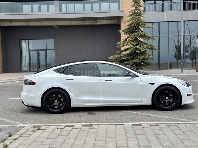 Tesla Model S-12