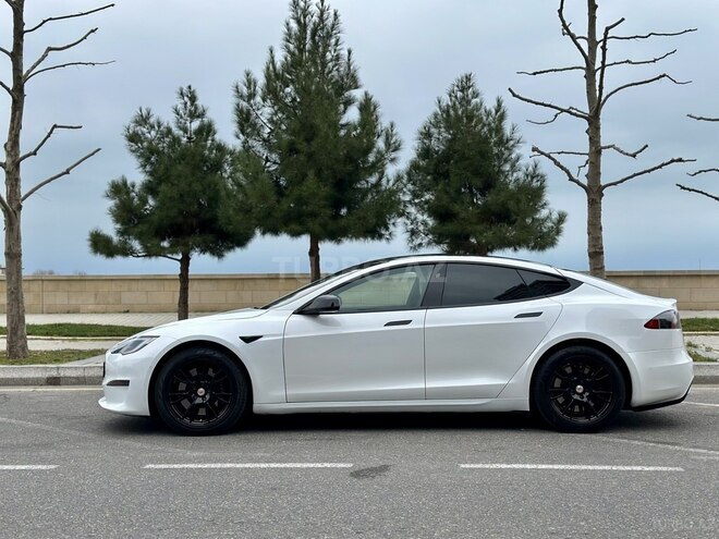 Tesla Model S-11