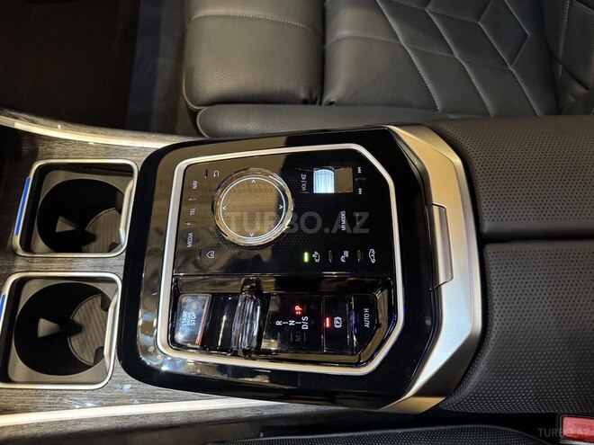 BMW 750e xDrive-17