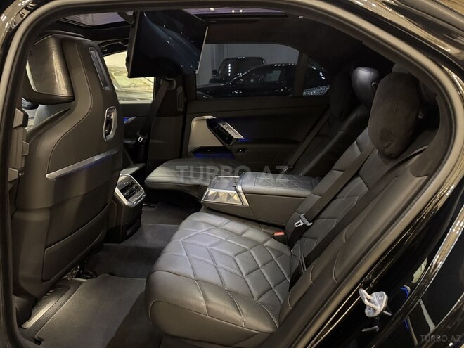 BMW 750e xDrive-11