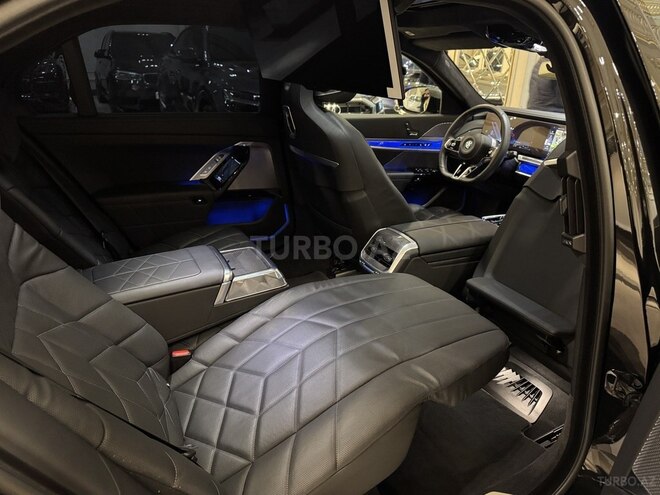 BMW 750e xDrive-13