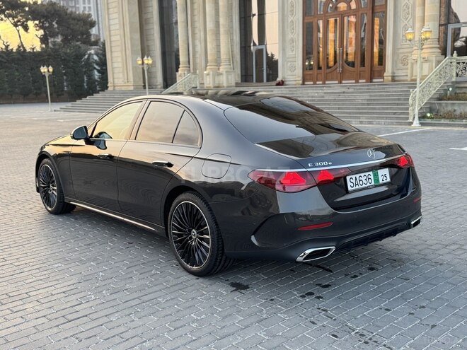 Mercedes E 300 e-7