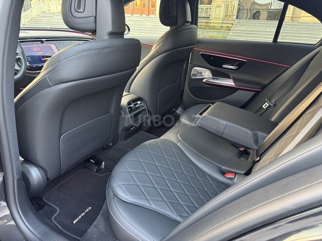 Mercedes E 300 e-11