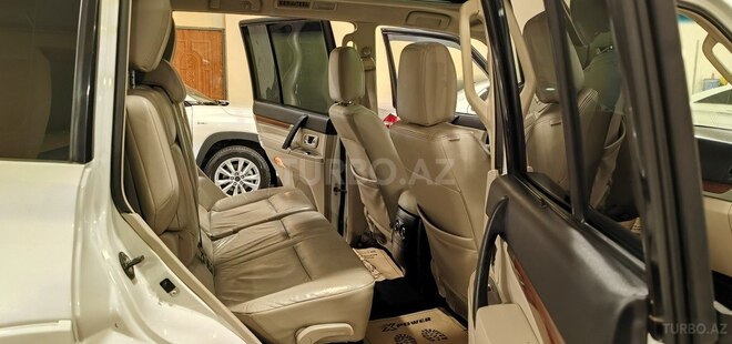 Mitsubishi Pajero-15