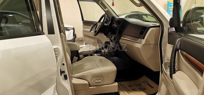 Mitsubishi Pajero-20