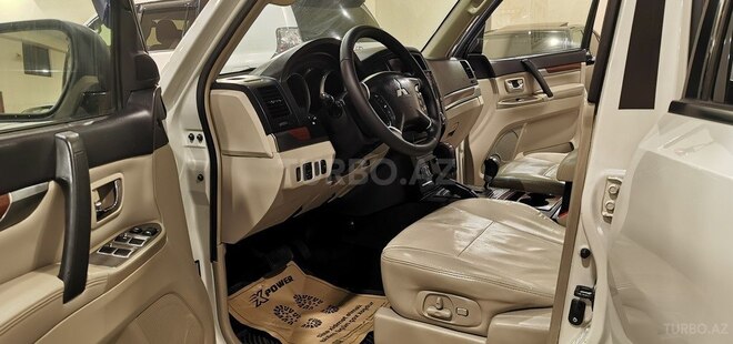 Mitsubishi Pajero-17
