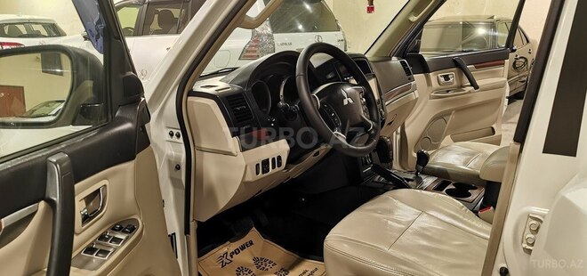Mitsubishi Pajero-16