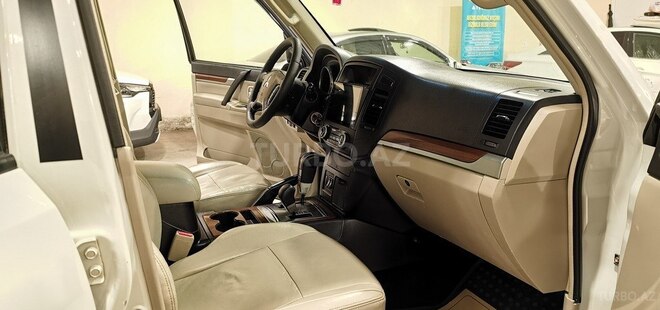 Mitsubishi Pajero-19