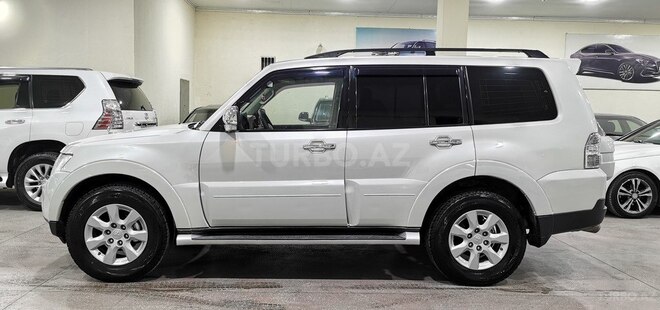 Mitsubishi Pajero-9