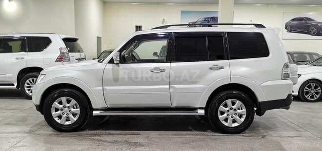 Mitsubishi Pajero-12