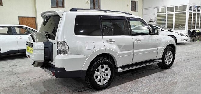 Mitsubishi Pajero-8