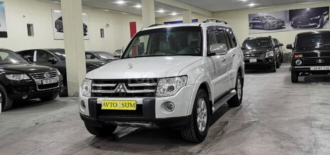 Mitsubishi Pajero-4